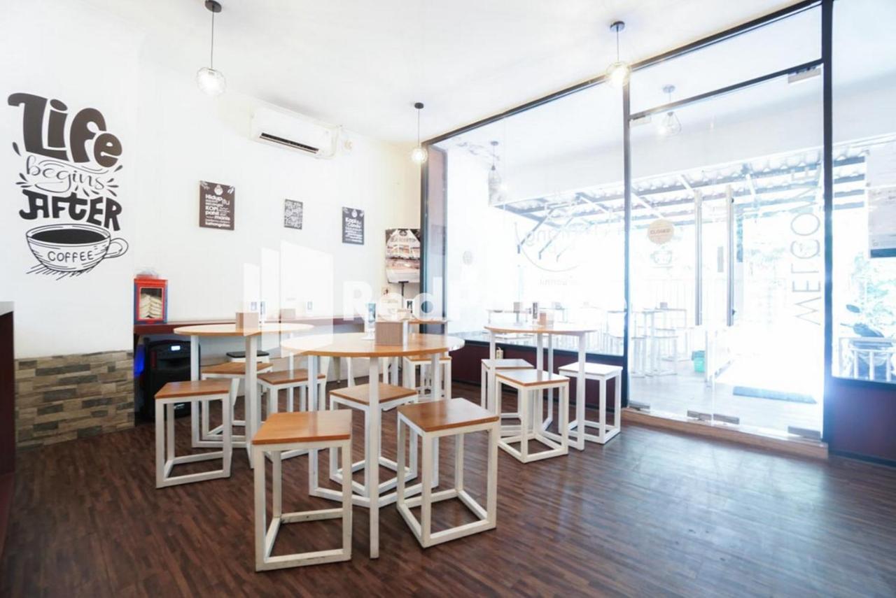 Eascot Hotel Mitra Reddoorz จาการ์ตา ภายนอก รูปภาพ