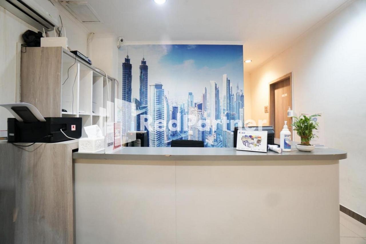 Eascot Hotel Mitra Reddoorz จาการ์ตา ภายนอก รูปภาพ