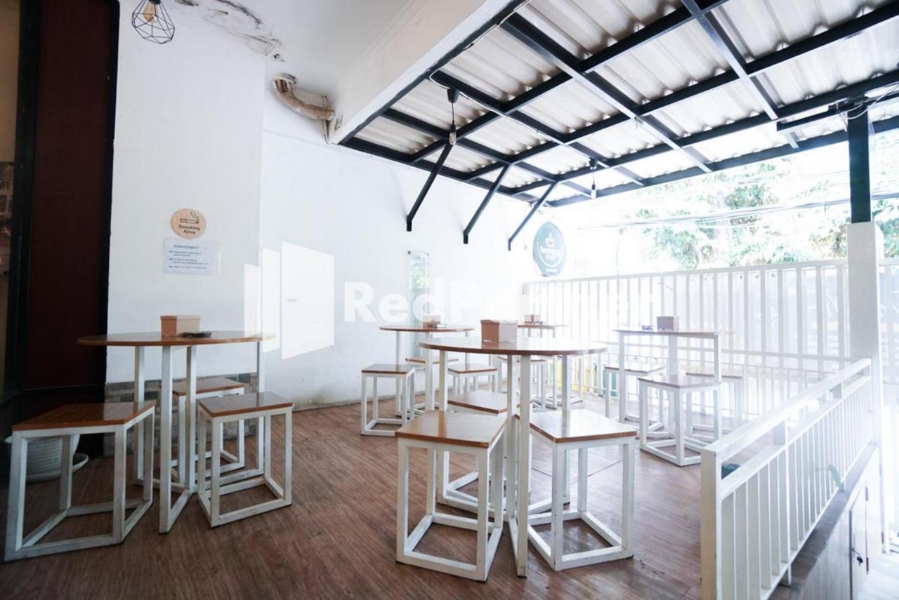 Eascot Hotel Mitra Reddoorz จาการ์ตา ภายนอก รูปภาพ