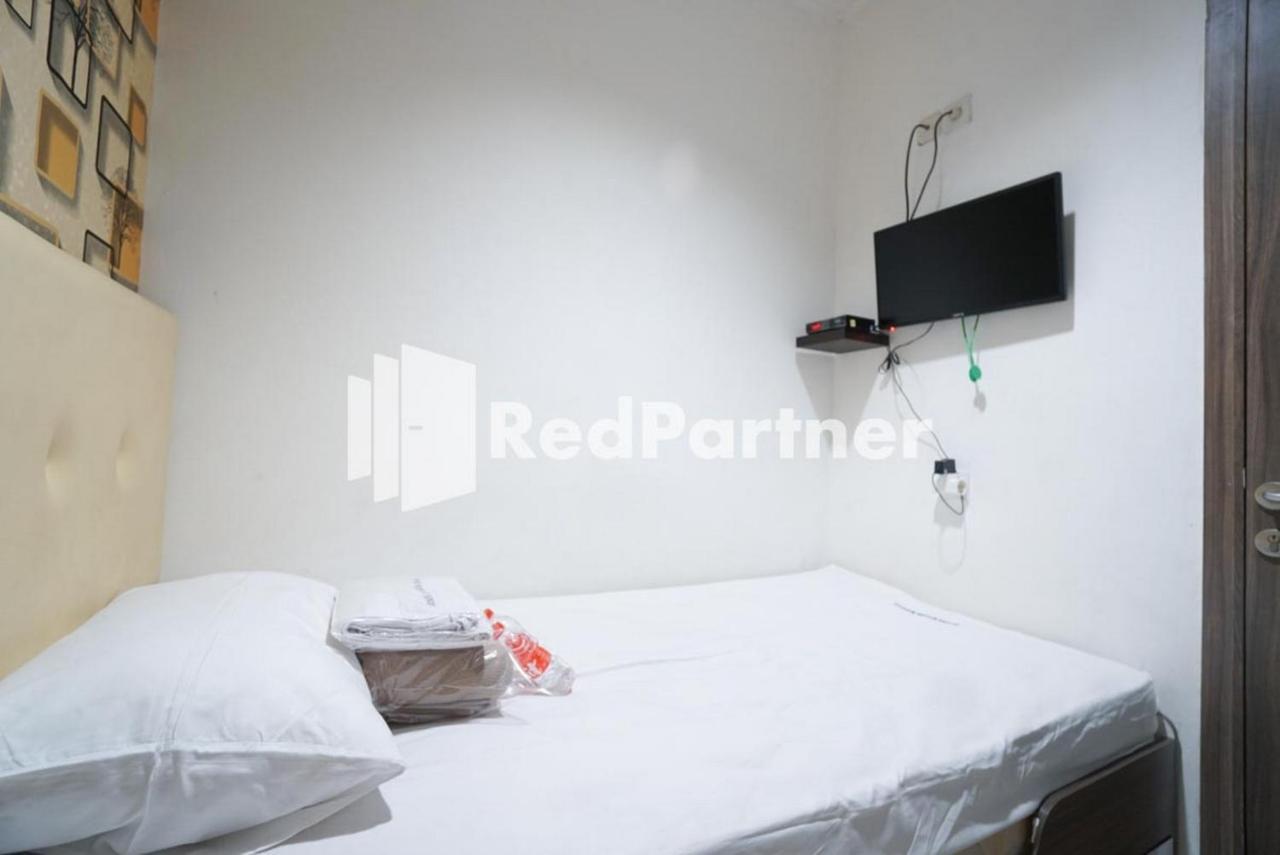 Eascot Hotel Mitra Reddoorz จาการ์ตา ภายนอก รูปภาพ