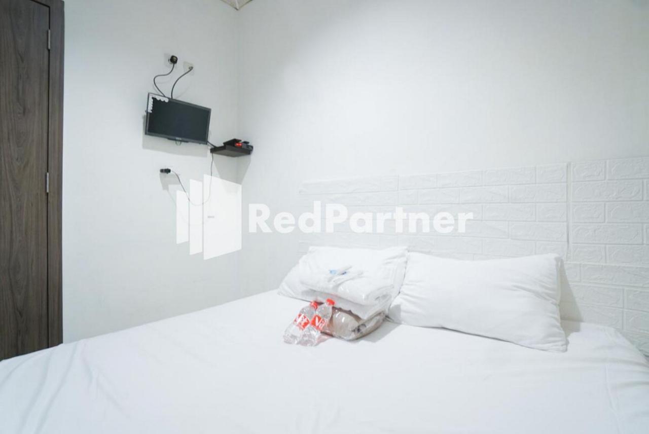 Eascot Hotel Mitra Reddoorz จาการ์ตา ภายนอก รูปภาพ