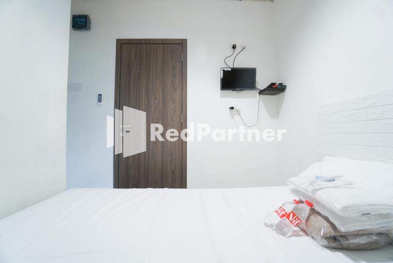 Eascot Hotel Mitra Reddoorz จาการ์ตา ภายนอก รูปภาพ