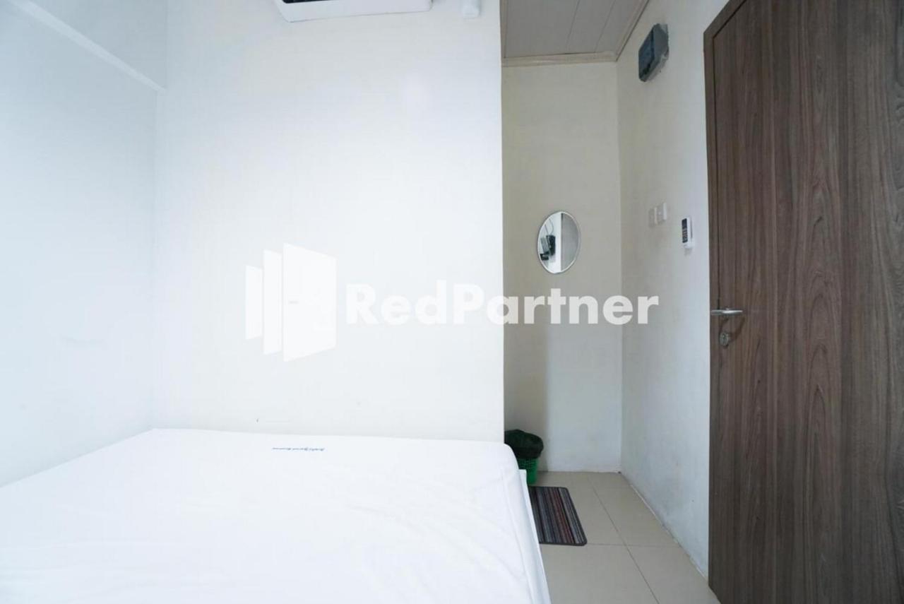 Eascot Hotel Mitra Reddoorz จาการ์ตา ภายนอก รูปภาพ