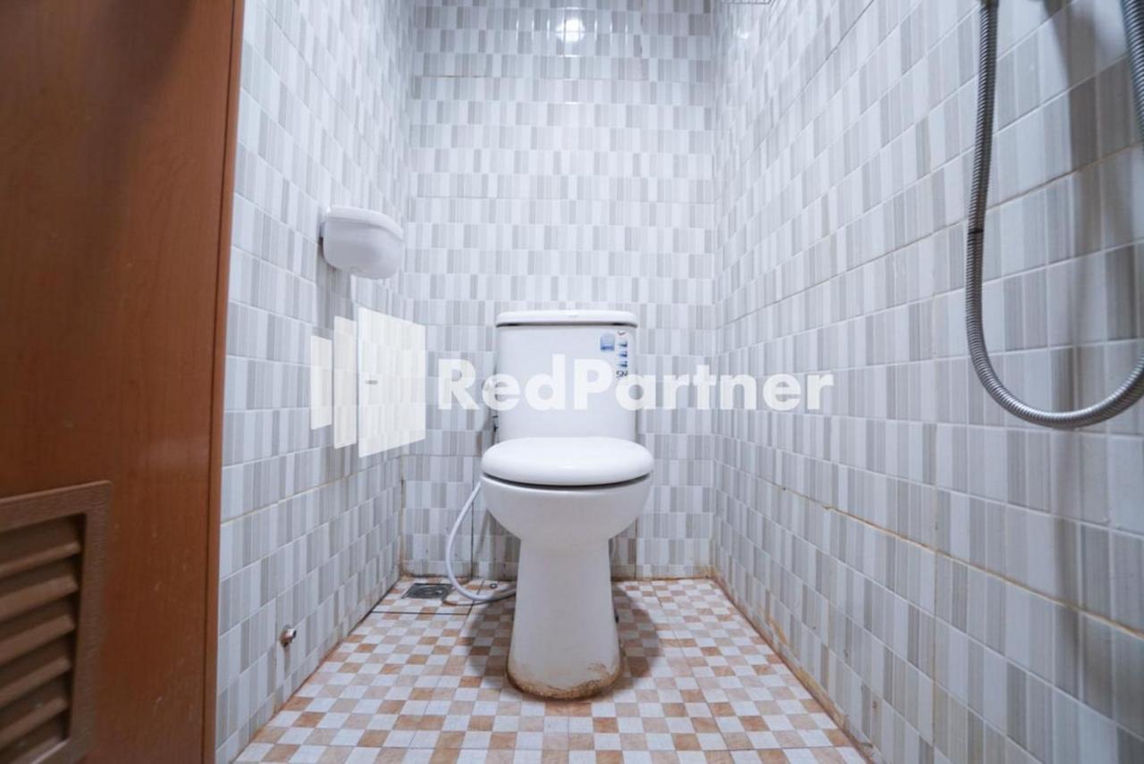 Eascot Hotel Mitra Reddoorz จาการ์ตา ภายนอก รูปภาพ