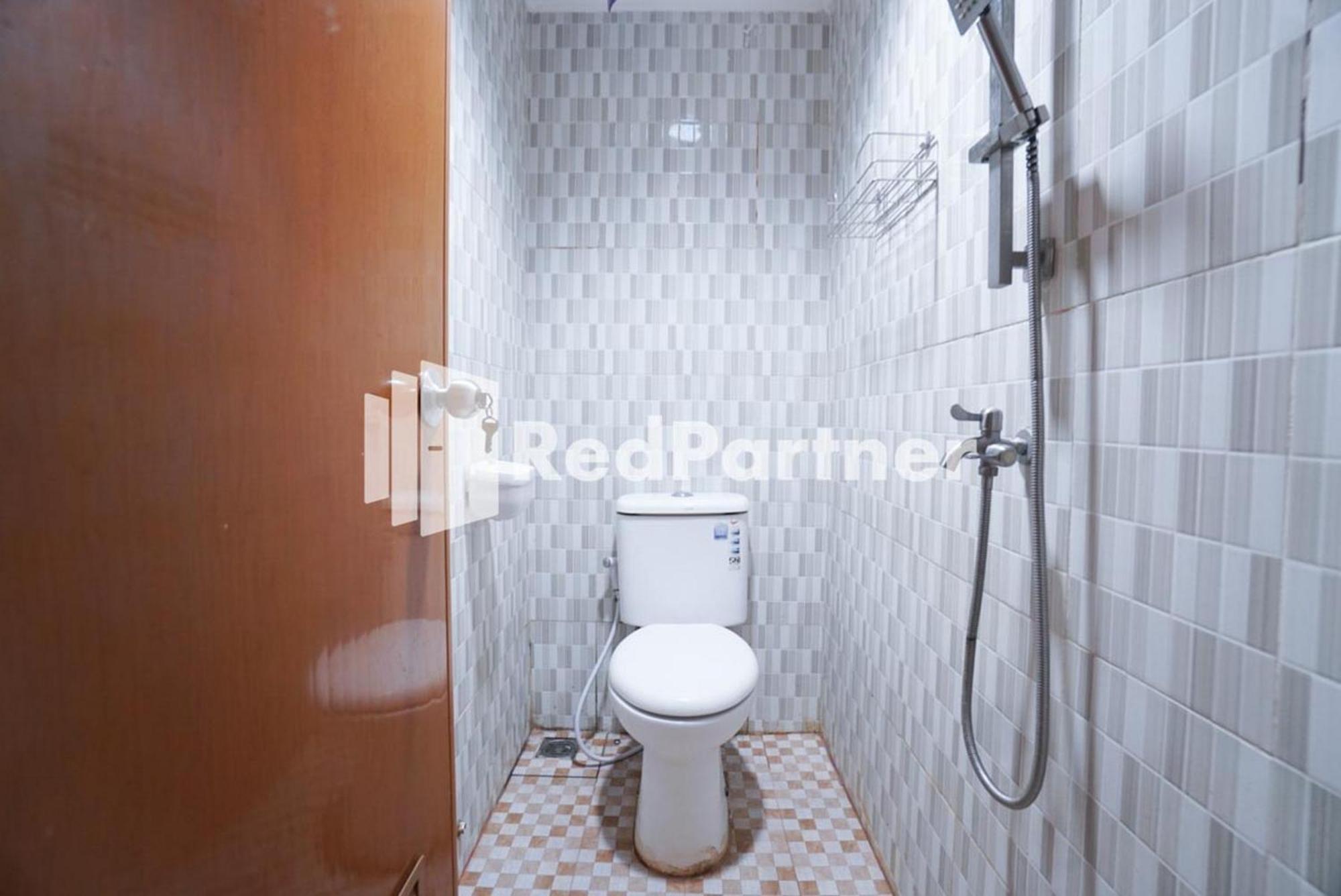 Eascot Hotel Mitra Reddoorz จาการ์ตา ห้อง รูปภาพ